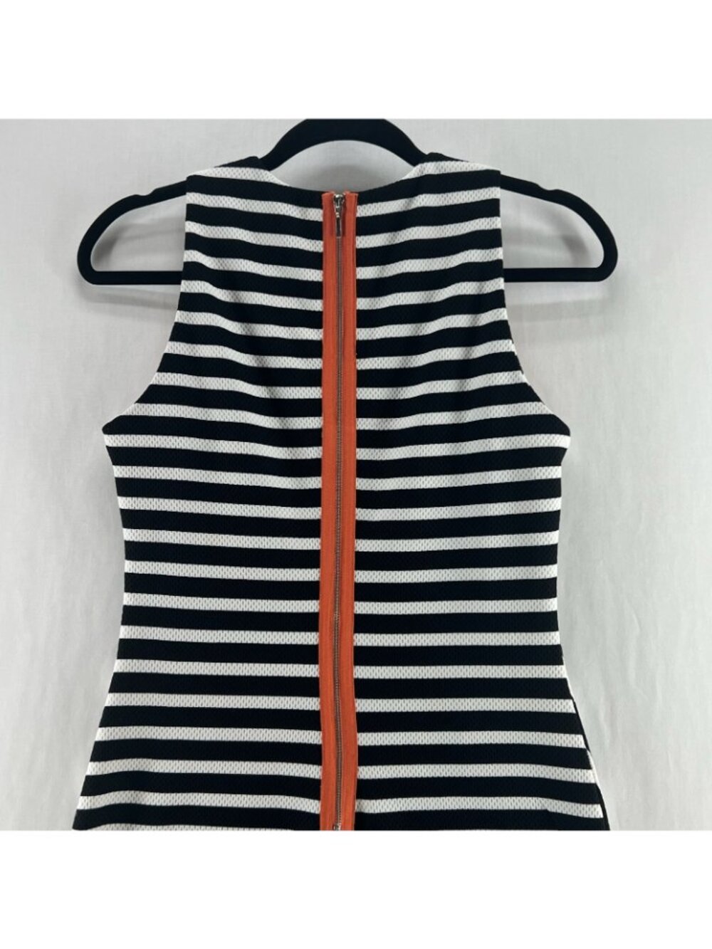 Sharagano Sheath Dress Womens 2 Sleeveless Optical Illusion Striped Black White - Picture 8 of 14